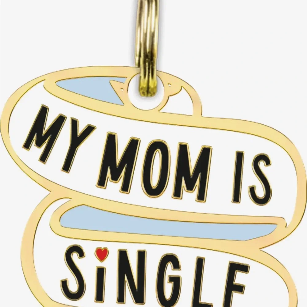 “My mom is single “Charm for dog /cat Collor